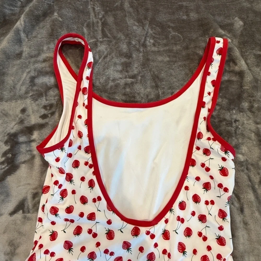 New! FRANKIES BIKINIS x Pink Marlow One Piece strawberry Swimsuit 31558